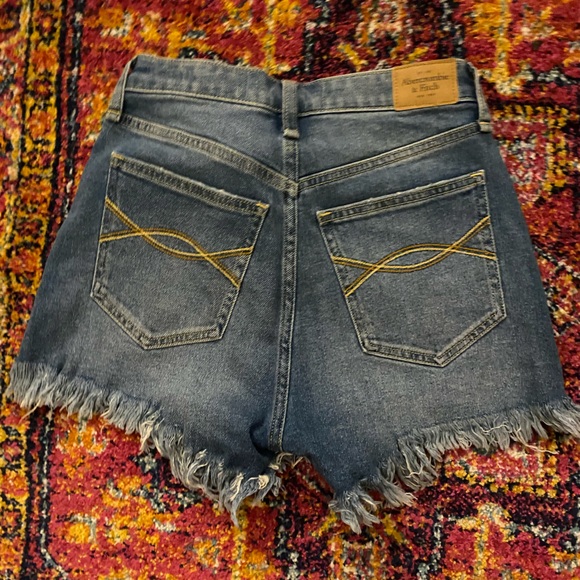 NWT Abercrombie High Rise Denim Shorts - Picture 2 of 3